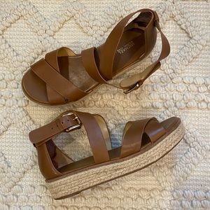 Michael kors Sandles size 9, new with storage wear